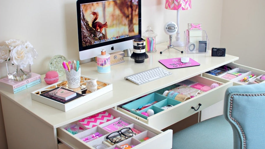 Hi guys, Today I"m showing you some desk organization ideas
